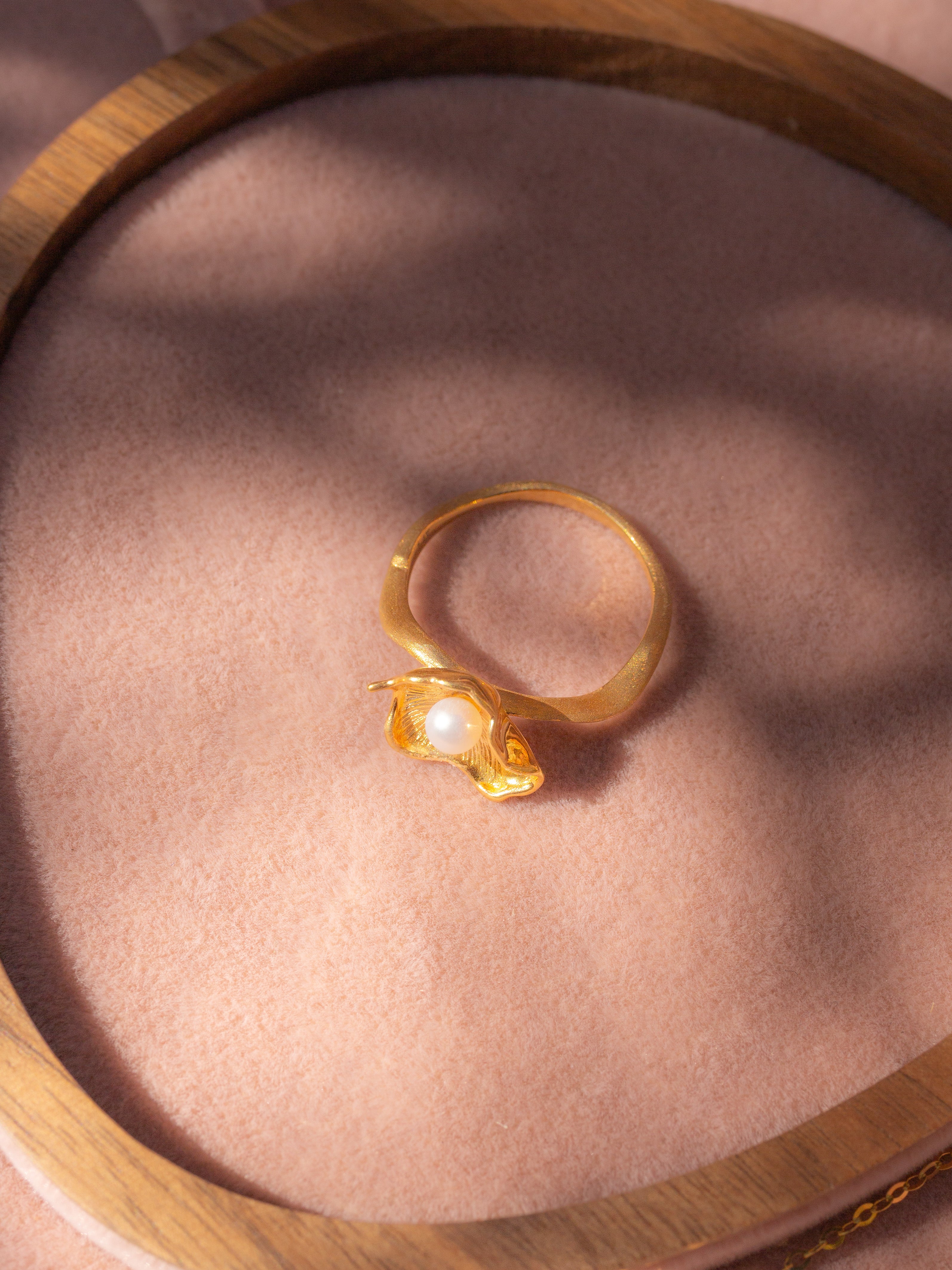 Blütenperlen Ring aus 585er Gold und einer Perle